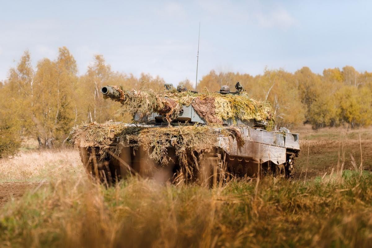 Tank Leopard 2A4 v terénu
