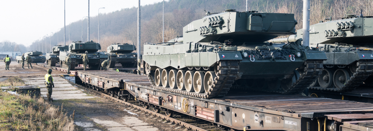 tisíc tun techniky a stovky vojáků