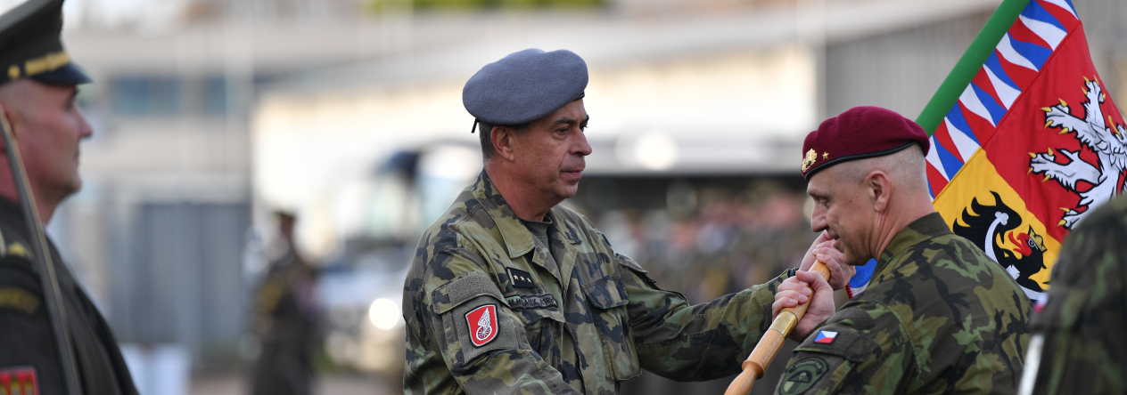 předání velení 14. pluku