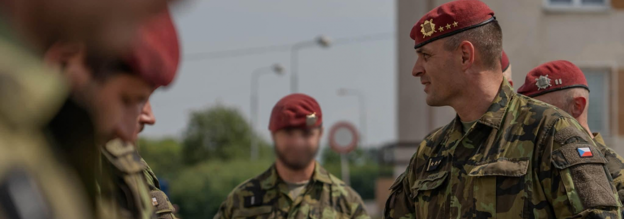 Výsadkář z Chrudimi zachránil život cyklistovi