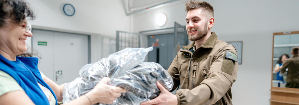 fasování nového zateplovacího kompletu 2022 ve výstrojním skladu