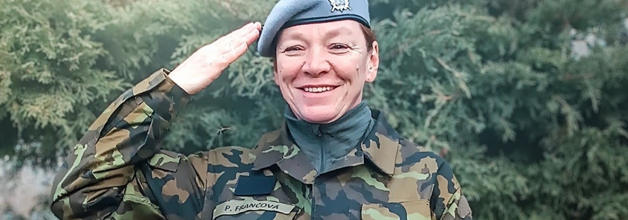 Desátnice Pavlína Frančová nastoupila do armády v 58 letech