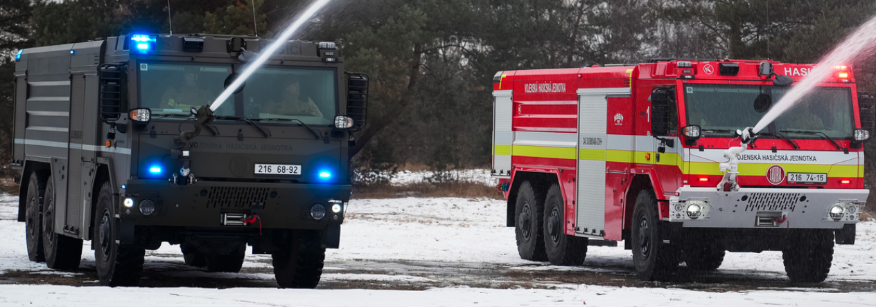 Nová požární vozidla T815-7 Force a SAC 30 S3 při zásahu vojenských hasičů