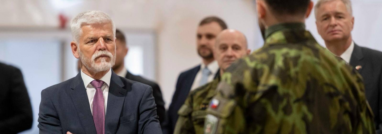 Prezident Petr Pavel při setkání s českými vojáky ze 153. ženijního praporu na základně Ādaži v Lotyšsku