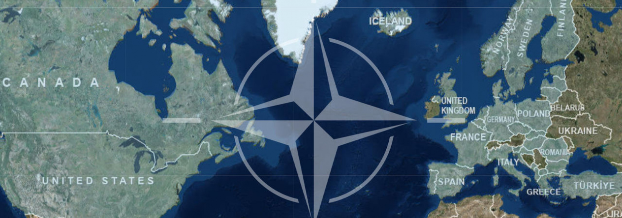 Mapa Evropy a severního Atlantiku se znakem NATO