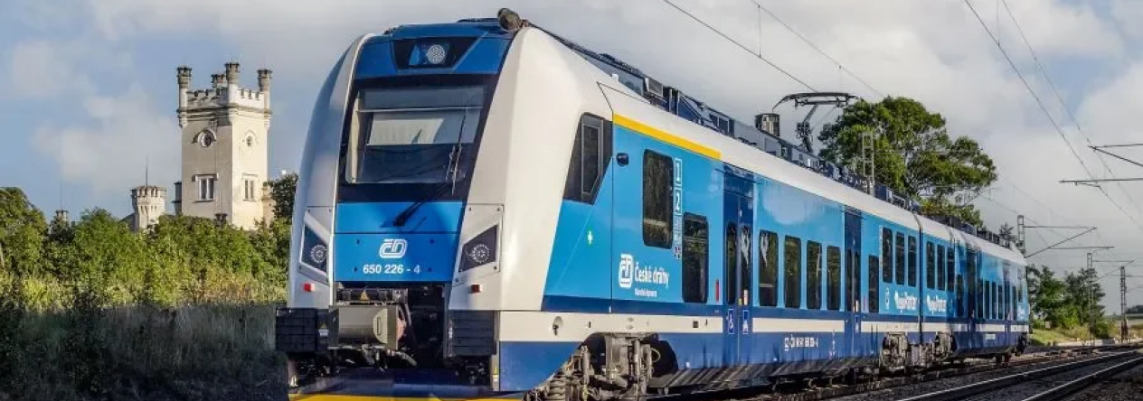 Regionální vlak v Olomouckém kraji v rámci systému IDSOK, kde mohou váleční veteráni cestovat zdarma