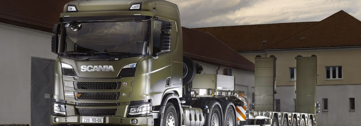 Tahač Scania R660 A6x4 s návěsem Goldhofer MPA 5 slouží Armádě České republiky k přepravě těžké pásové a kolové techniky.