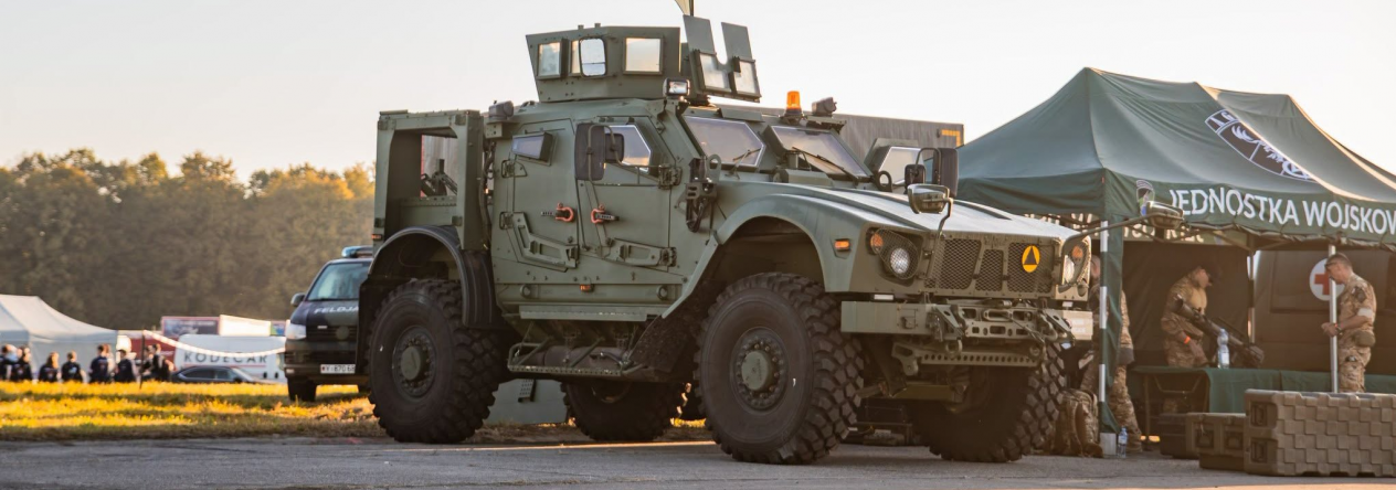Oshkosh M-ATV, obrněné vozidlo konstruované tak, aby odolalo nástražným výbušným zařízením i přepadům