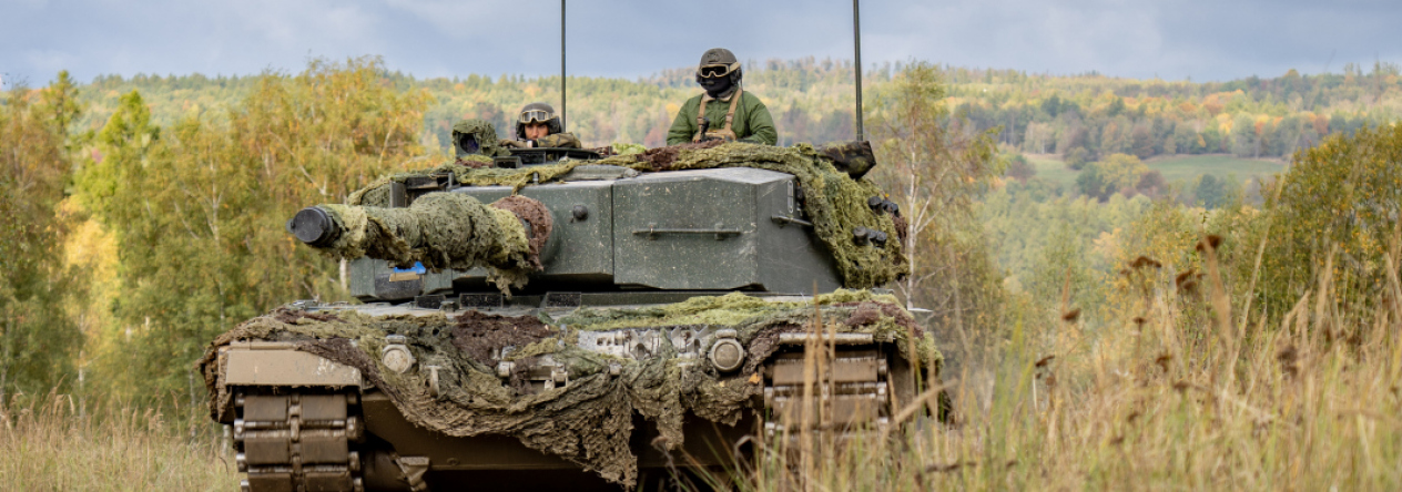 Tank Leopard 2A4 při přesunu v terénu během výcvicku Moravian Lance 26. Foto 7. mb.
