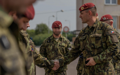 Výsadkář z Chrudimi zachránil život cyklistovi