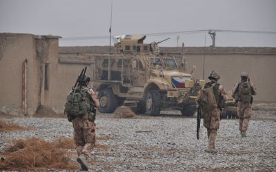 Příslušníci Armády České republiky během zahraniční mise v Afghánistánu při společném nasazení se spojeneckými silami.