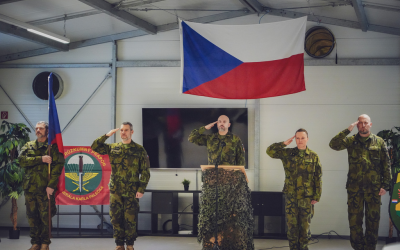 Průzkumníci AČR při slavnostním nástupu v Litvě během mise NATO