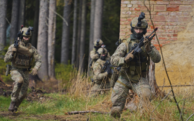 výcvik chrudimských výsadkářů v taktice malých jednotek