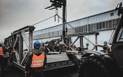 Ženisté 152. ženijního praporu při výcviku stavby mostního provizoria soupravou MS-21