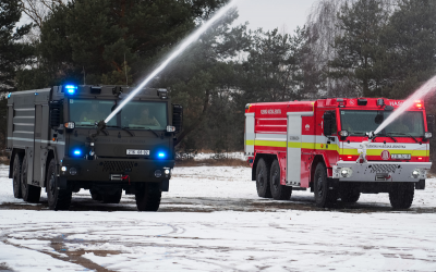 Nová požární vozidla T815-7 Force a SAC 30 S3 při zásahu vojenských hasičů