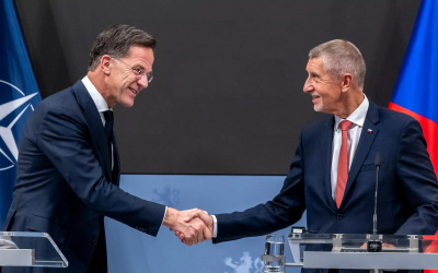Generální tajemník NATO Mark Rutte při jednání s premiérem Andrejem Babišem v Praze. Hlavními tématy byly bezpečnost Evropy, obranné investice a podpora Ukrajiny.