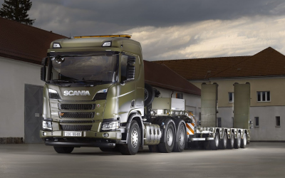 Tahač Scania R660 A6x4 s návěsem Goldhofer MPA 5 slouží Armádě České republiky k přepravě těžké pásové a kolové techniky.
