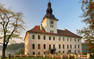 Zámek Bechyně a okolní jihočeská krajina