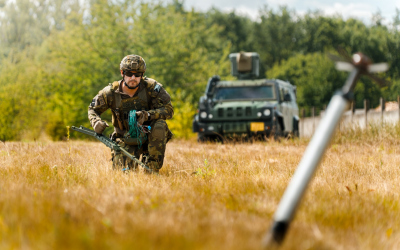 Specialisté EOD jsou vycvičeni k lokalizaci, identifikaci, zneškodnění a odstranění nevybuchlé munice a dalších výbušných hrozeb.