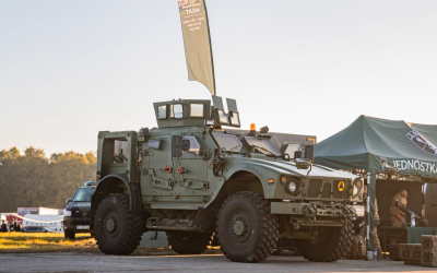 Oshkosh M-ATV, obrněné vozidlo konstruované tak, aby odolalo nástražným výbušným zařízením i přepadům