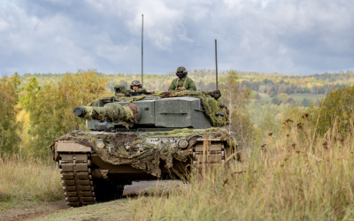 Tank Leopard 2A4 při přesunu v terénu během výcvicku Moravian Lance 26. Foto 7. mb.