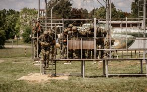 Nebe má další výsadkáře