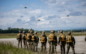 Nebe má další výsadkáře