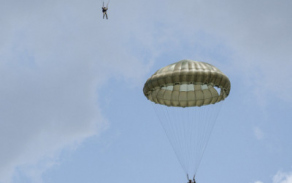 Nebe má další výsadkáře