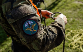 Nebe má další výsadkáře