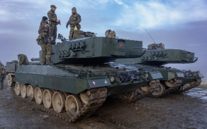 Leopard 2A4 tankers in action