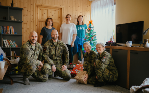 Vojáci z 13. dělostřeleckého pluku i letos rozdávají radost dětem