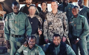 Manželé Hájkovi ve službě 43. výsadkového pluku