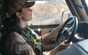 Manželé Hájkovi ve službě 43. výsadkového pluku