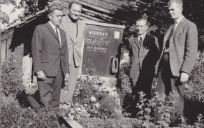 Jediným padlým příslušníkem výsadku Wolfram se stal Josef Bierský, který byl zákeřně zavražděn recividistou Stanislavem Kotačkou. U jeho hrobu v Borové se pak bývalí příslušníci Wolframu sešli v září 1968, jak dokazuje snímek. Vlevo stojí Vladimír Řezníček, vedle Josef Otisk, dále Karel Svoboda a Robert Matula. Chybí Josef Černota. 