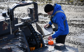 otestování a posléze využití nejmodernějších technologií a poznatků do přípravy a výcviku.
