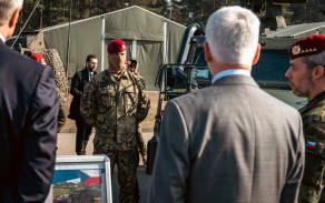 prezident Petr Pavel navštívil české vojáky ze 102. průzkumného praporu v Litvě