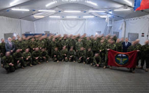 prezident Petr Pavel navštívil české vojáky ze 102. průzkumného praporu v Litvě