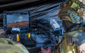 Drony během výcviku pomáhaly s monitoringem, vyhodnocením činností i simulací situací současného bojiště.