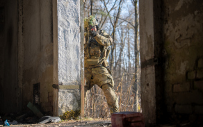 ýznamnou část programu tvořil boj v zastavěné oblasti, kde rozhodují rychlost, přesnost a sehraná komunikace týmu.