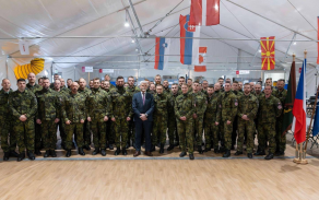 Prezident republiky navštívil české vojáky v Lotyšsku