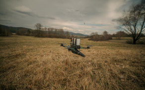 Výsadkáři ze 43. výsadkového pluku zavádějí do výcviku průzkumné i FPV drony