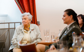 Setkání válečných veteránek v komunitním centru pro válečné veterány Olomouc