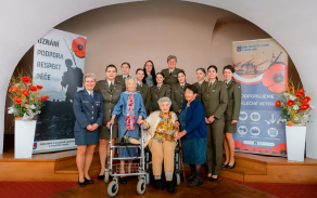 Setkání válečných veteránek v komunitním centru pro válečné veterány Olomouc