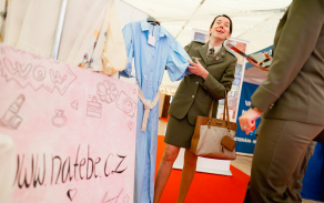 Setkání válečných veteránek v komunitním centru pro válečné veterány Olomouc