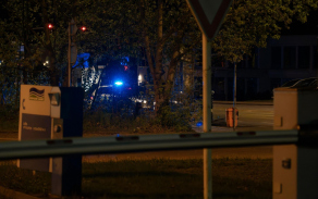 Policejní hlídka vytváří realistický tlak během výcviku URBAN EVASION.