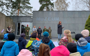 Mezi čestnými hosty zahájení nechyběl ani zástupce 43. výsadkového pluku.