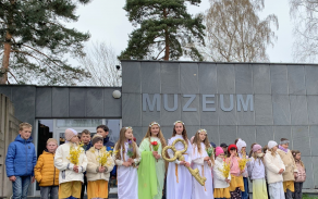 Děti ze škol v Miřeticích a Včelákově připravily kulturní vystoupení, které oživilo celé ležácké údolí.