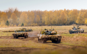 Tanky Leopard 2A4 při společném výcviku