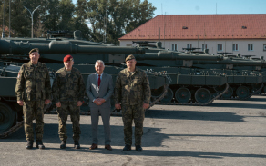 Historický milník pro českou obranu: Přáslavický prapor kompletně převzal tanky Leopard 2A4