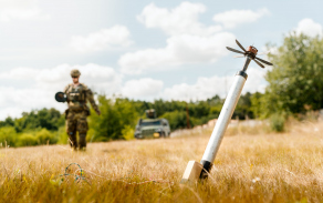cvičný simulovaný zásah pyrotechniků EOD, likvidace neřízené rakety S-5KO